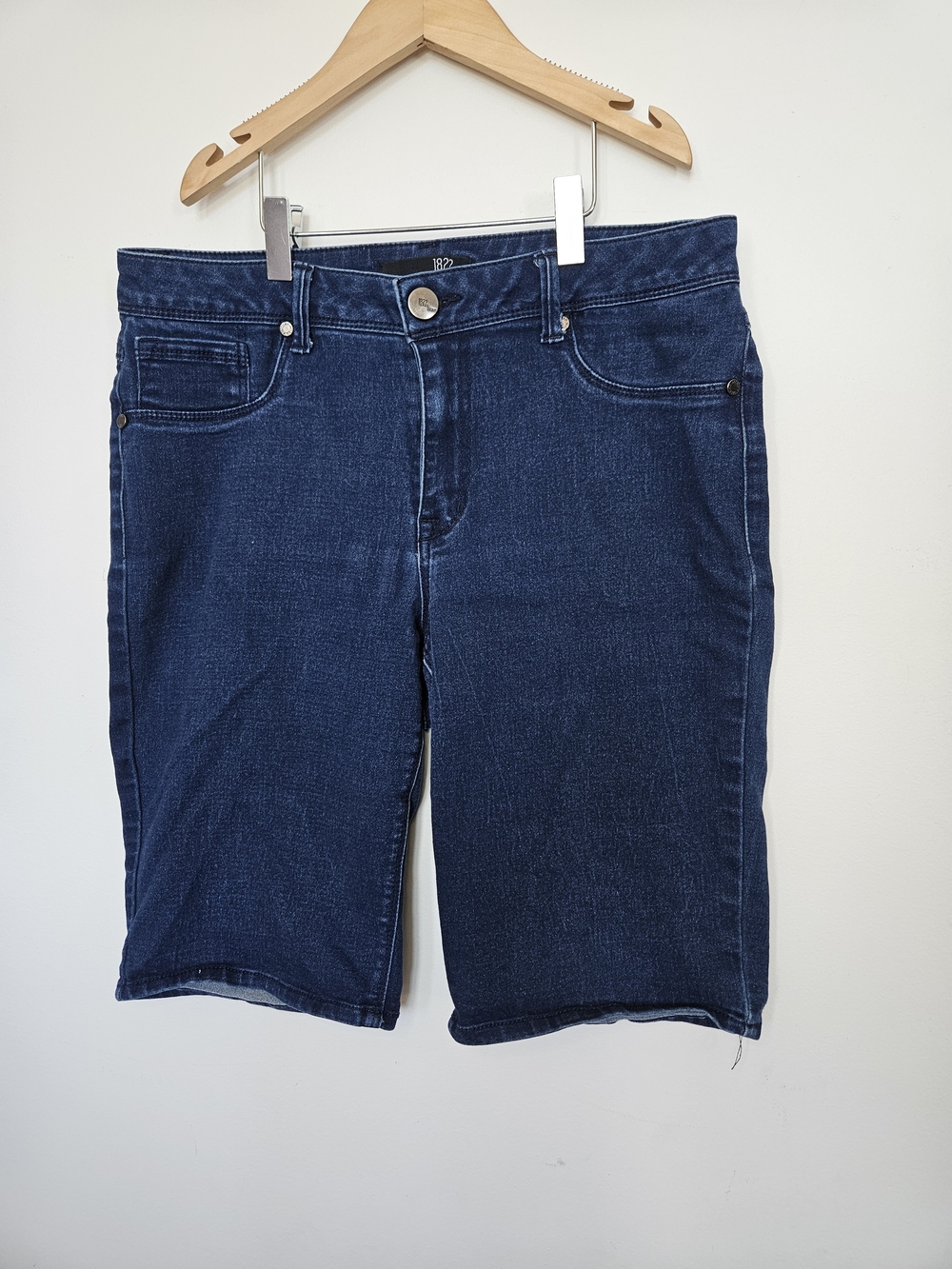 1822 Denim Dark Wash Bermuda Denim Shorts Classic 5-Pocket Women's Size 12🔥